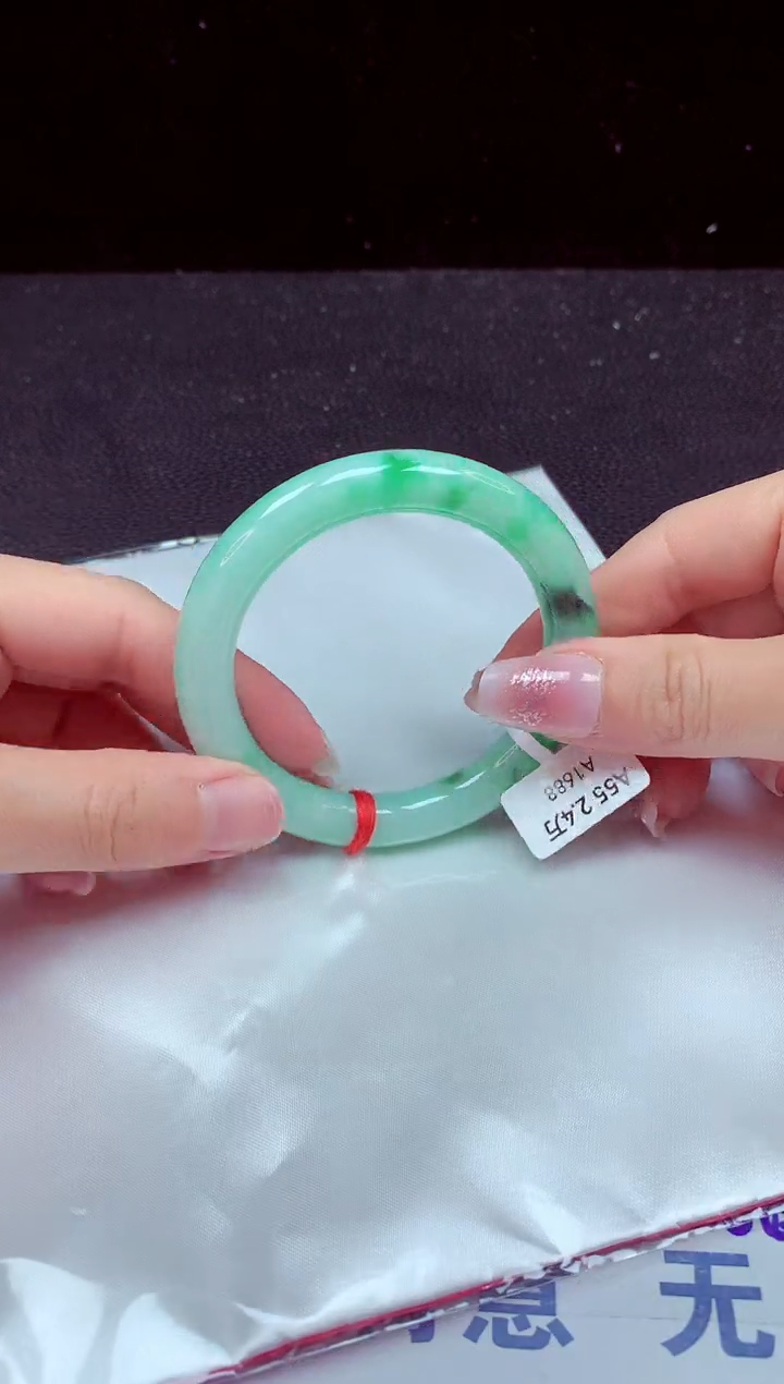 【闪购商品】翡翠手镯未镶嵌镯子55+