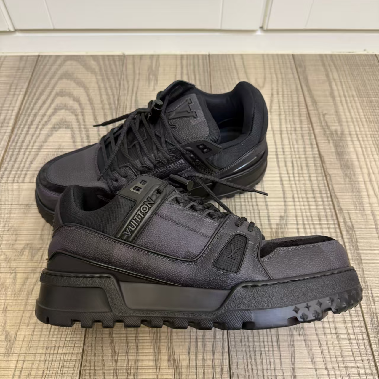 未使用 LouisVuitton/路易威登  trainer maxi 黑色棋盘格胖丁鞋