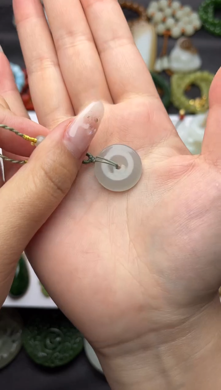 颈饰未镶嵌和田玉平安扣