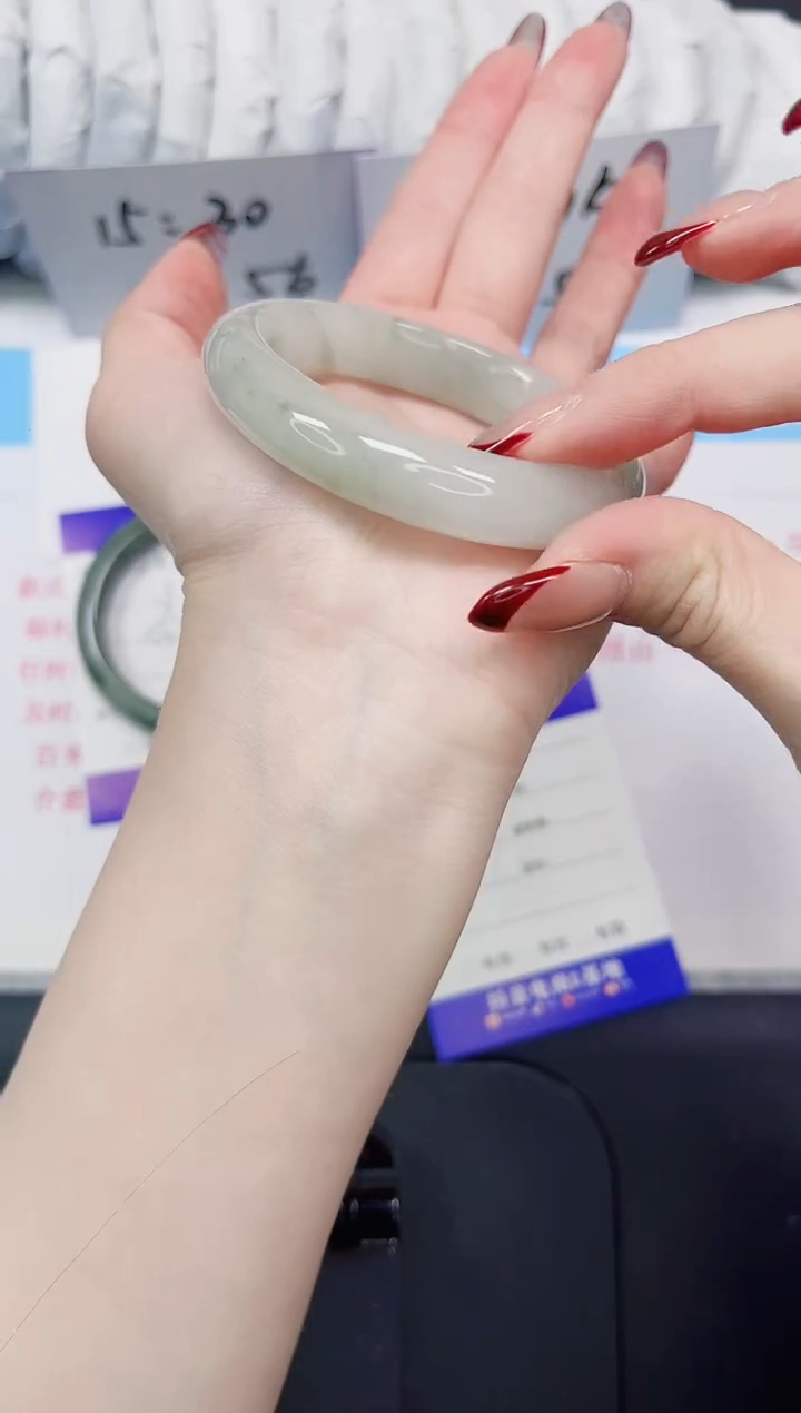 【闪购商品】石英质玉手镯未镶嵌81