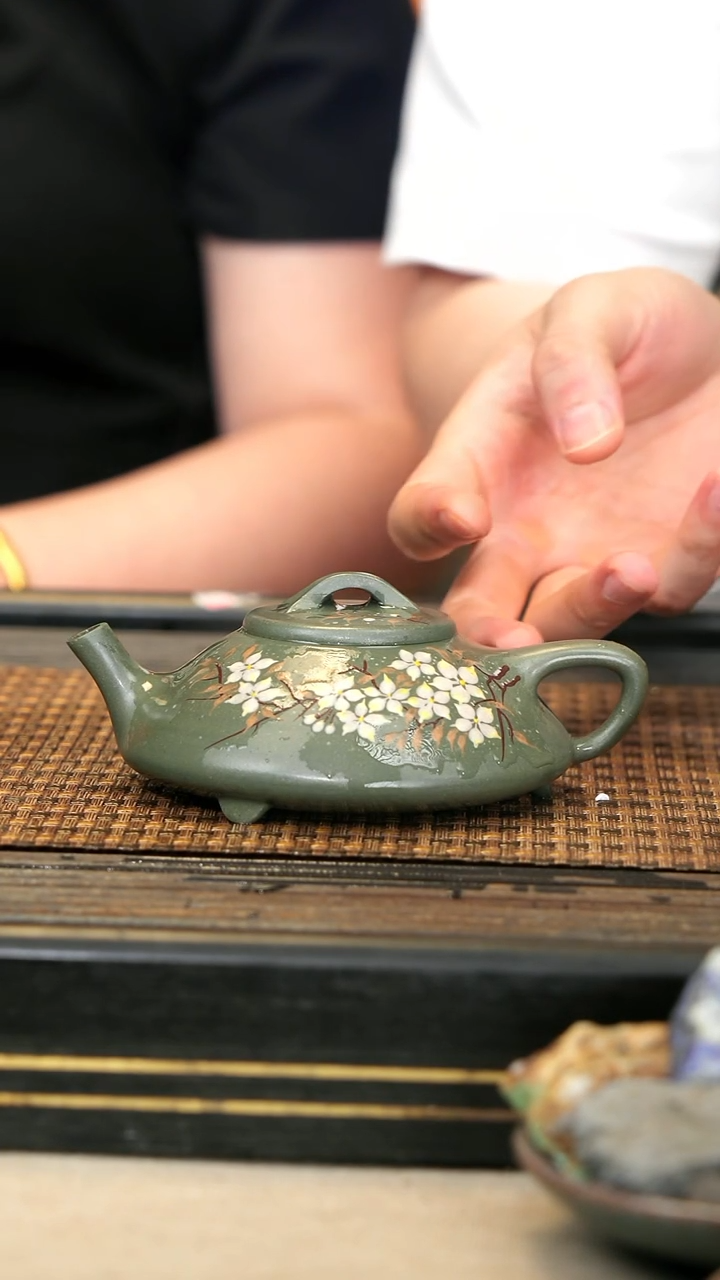 紫砂壶THF33《山茶花·扁瓢》龙背青