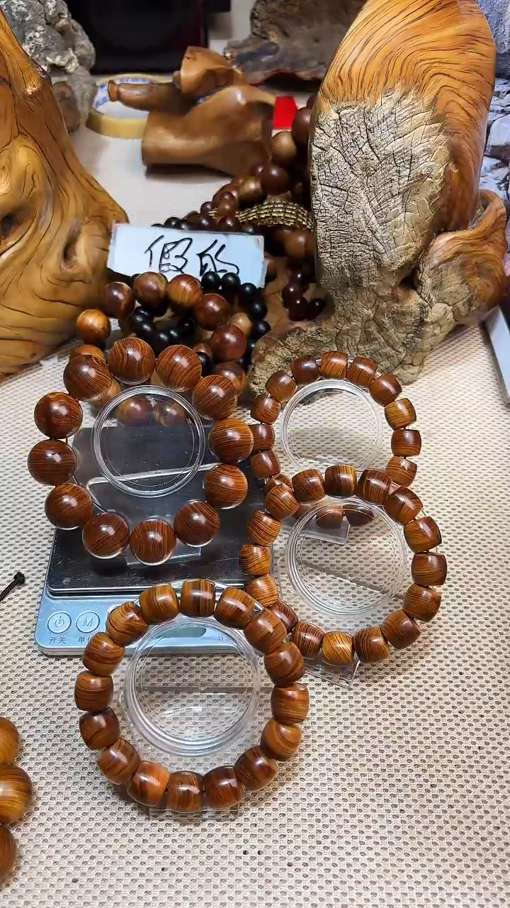 柏木（崖柏）送大哥10级的崖柏手串