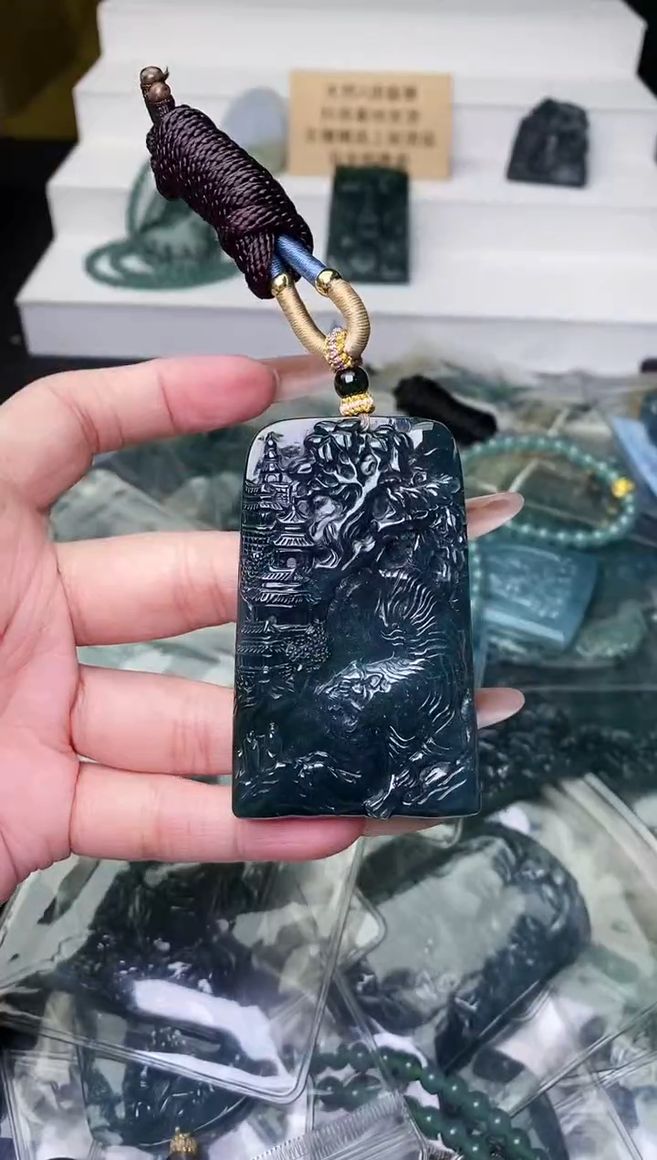 颈饰未镶嵌翡翠 