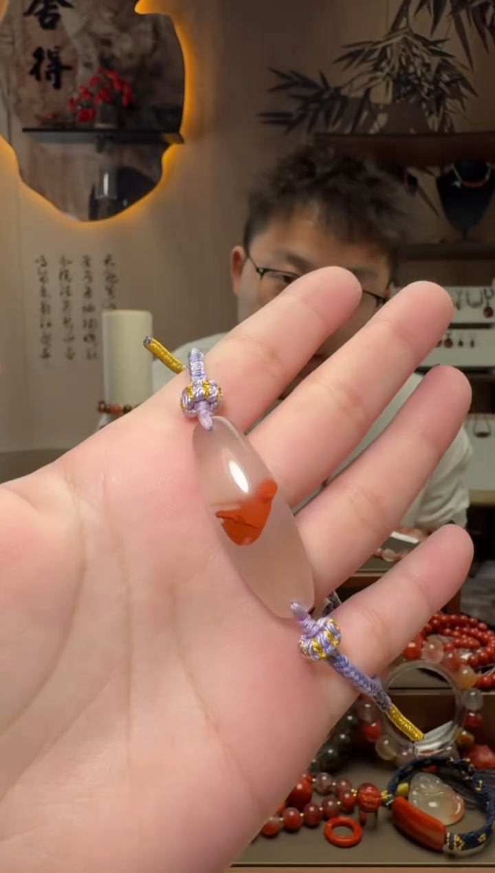 未镶嵌原矿无优化无注胶手牌南红玛瑙一个