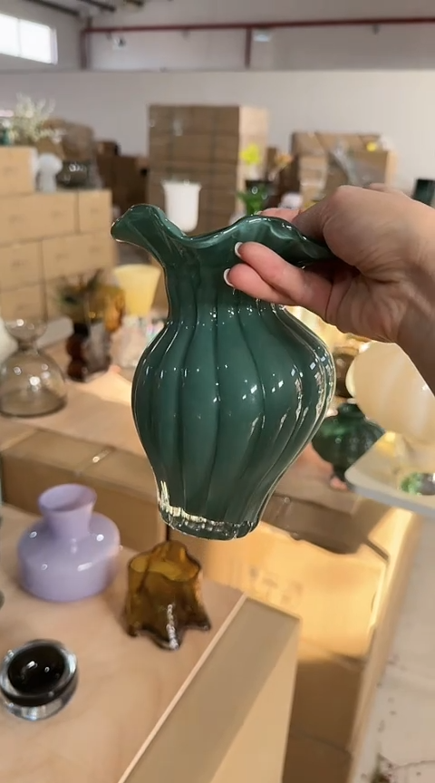 【闪购商品】玻璃绿色艺术感花瓶