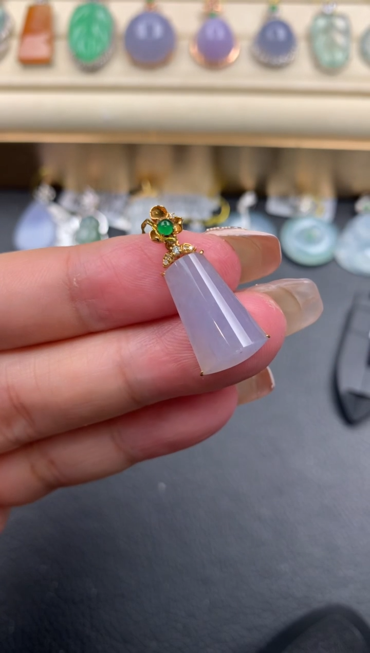 【闪购商品】翡翠颈饰18K金镶嵌Q29     