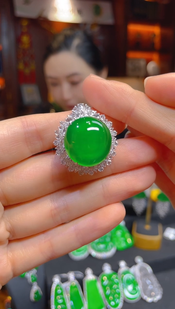 【闪购商品】翡翠戒指18K金镶嵌116892天然A货翡翠蛋面戒指