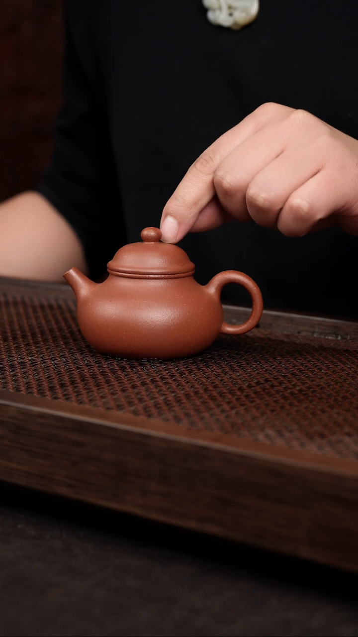 【闪购商品】紫砂茶壶红降坡容天【带矿标证书】