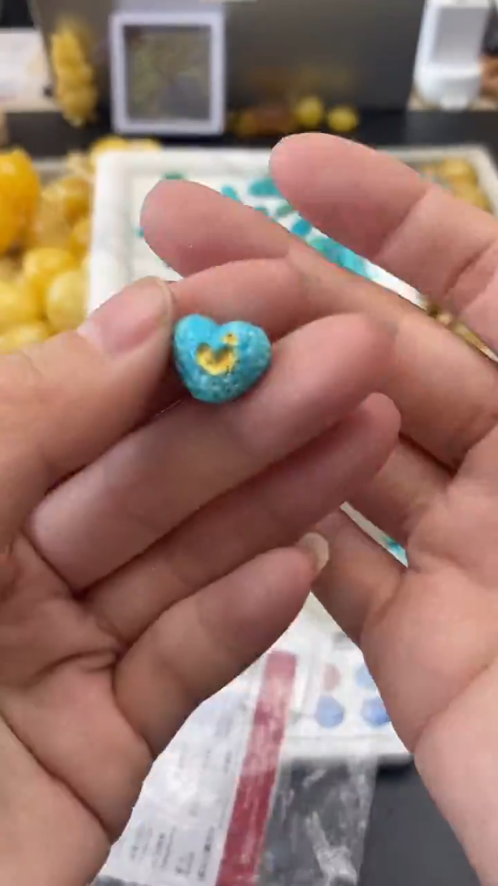 琥珀未镶嵌珠宝奇石心**水823