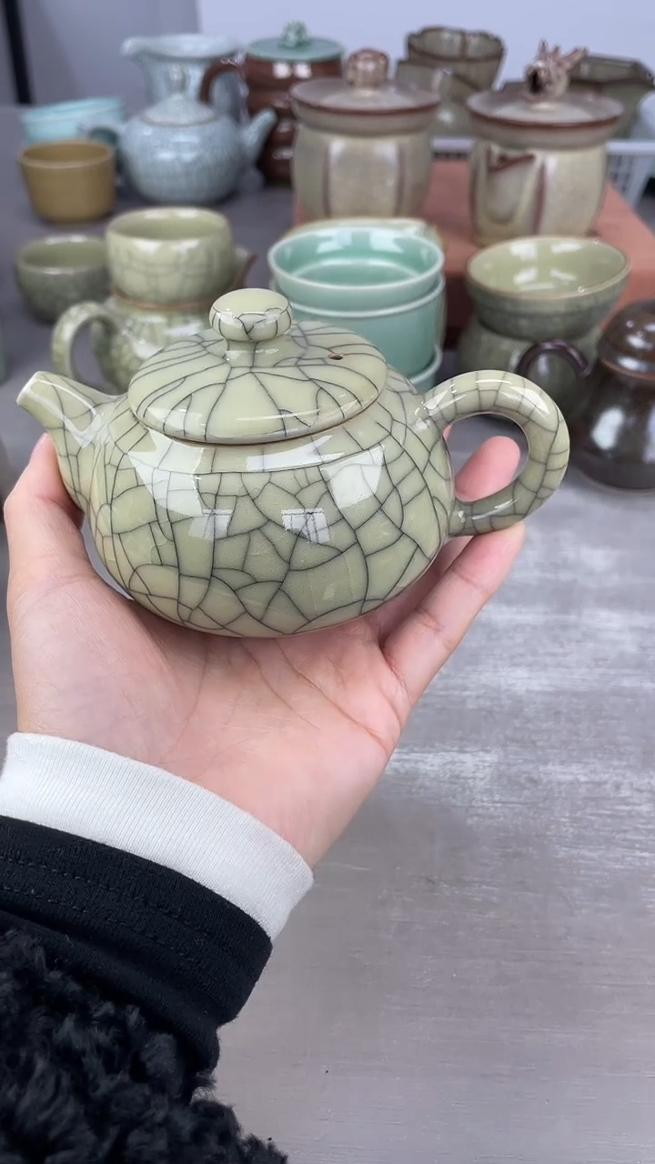 青瓷仓储清微微暇