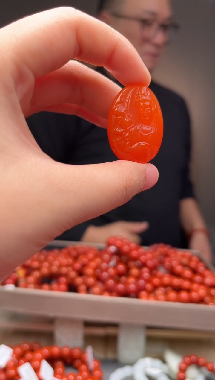 颈饰未镶嵌南红玛瑙吊坠