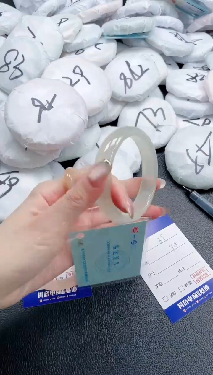 【闪购商品】石英质玉手镯未镶嵌26J39-58