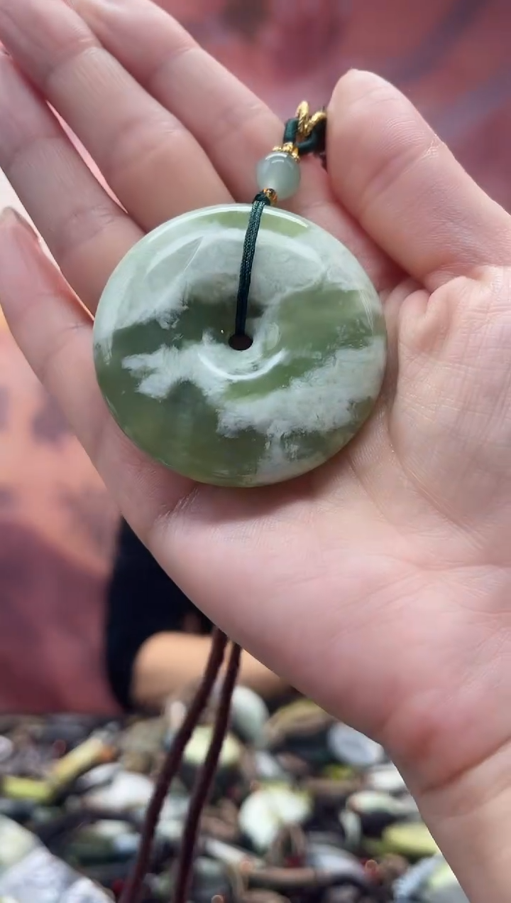 未镶嵌岫玉吊坠`