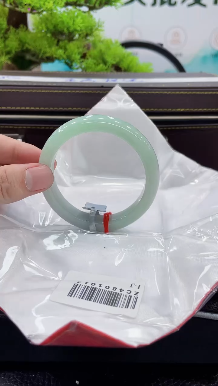 【闪购商品】翡翠手镯未镶嵌手镯