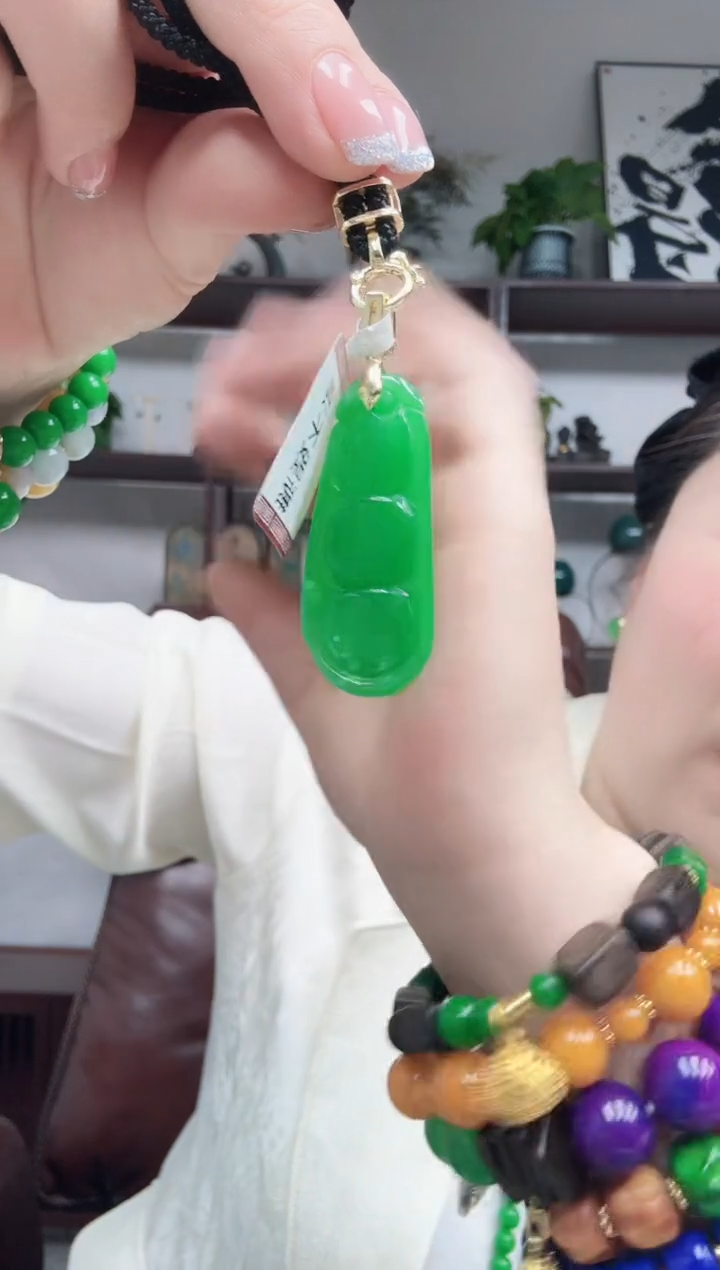 吊坠(赠链)未镶嵌翡翠四季豆吊坠