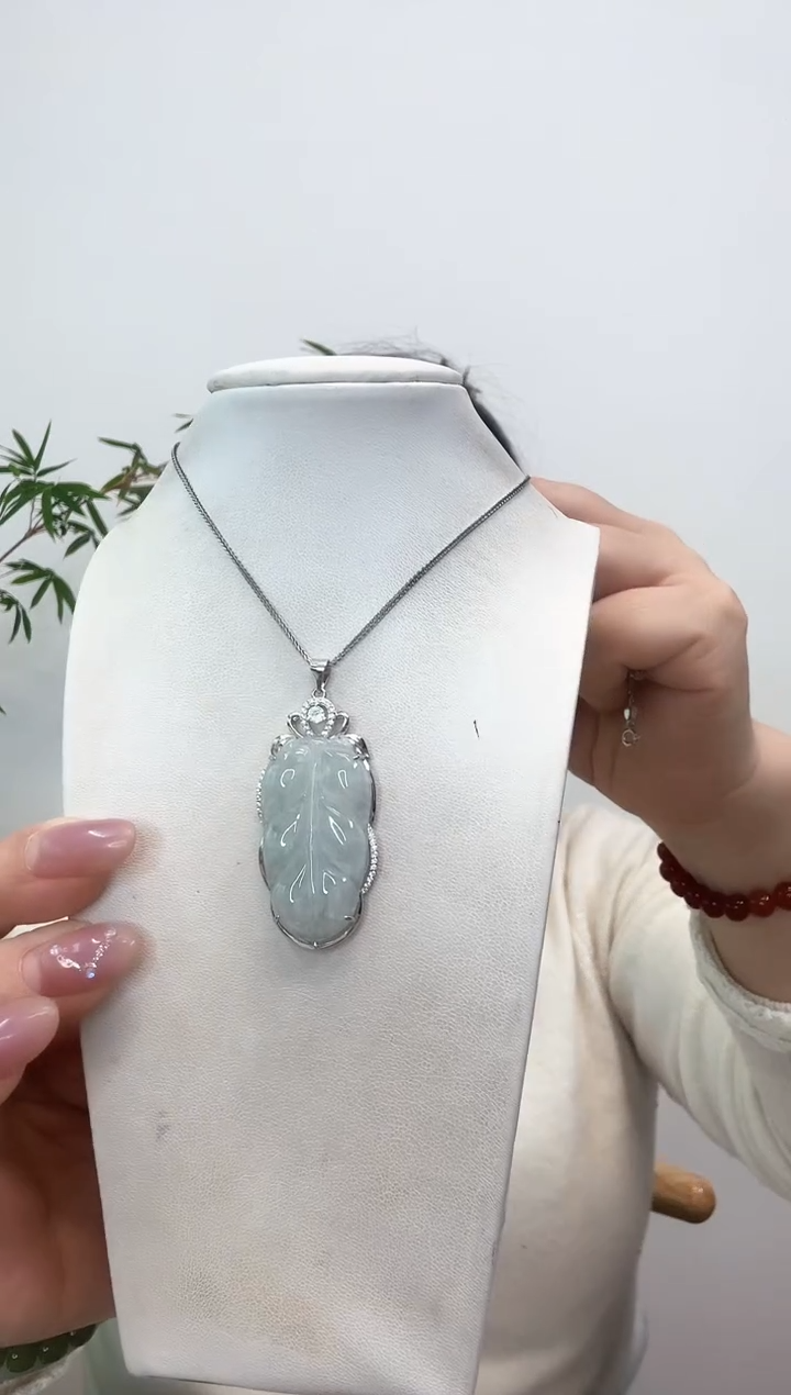 【闪购商品】翡翠吊坠(赠链)银S925镶嵌叶子