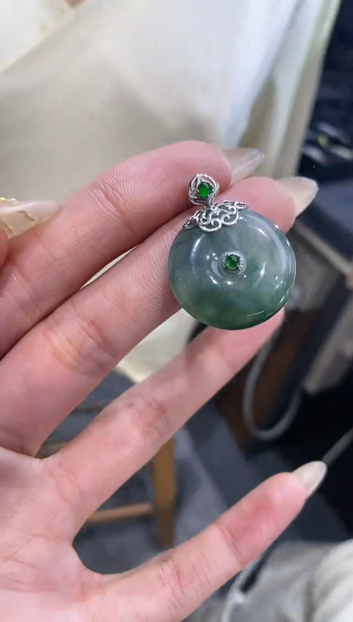 【闪购商品】翡翠颈饰18K金镶嵌平安扣