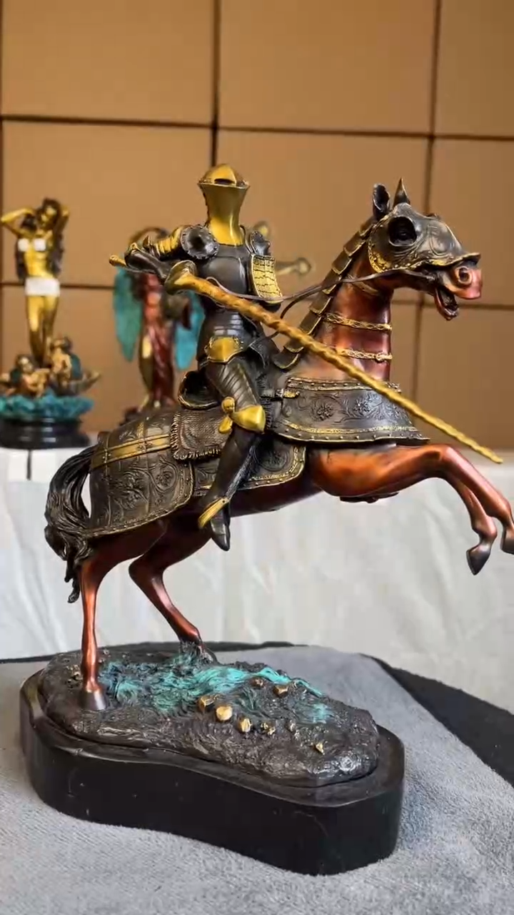 精铜材质精美雕塑