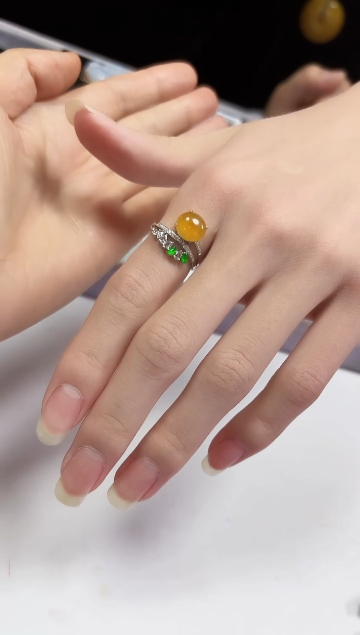 【闪购商品】翡翠颈饰18K金镶嵌戒指