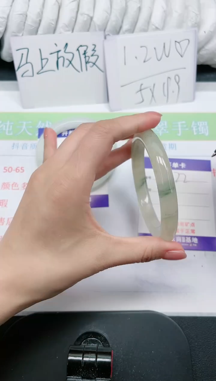 【闪购商品】石英质玉手镯未镶嵌122