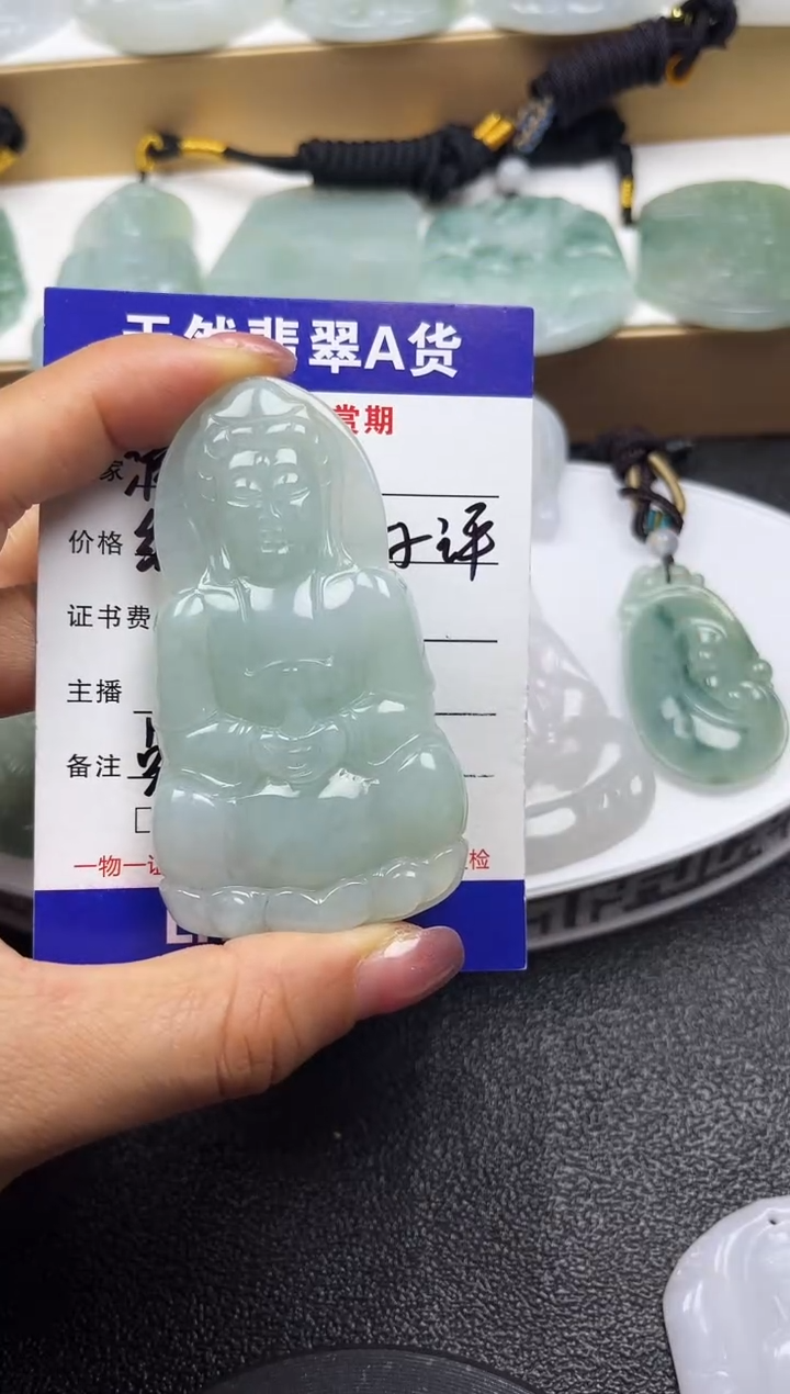 颈饰未镶嵌翡翠                