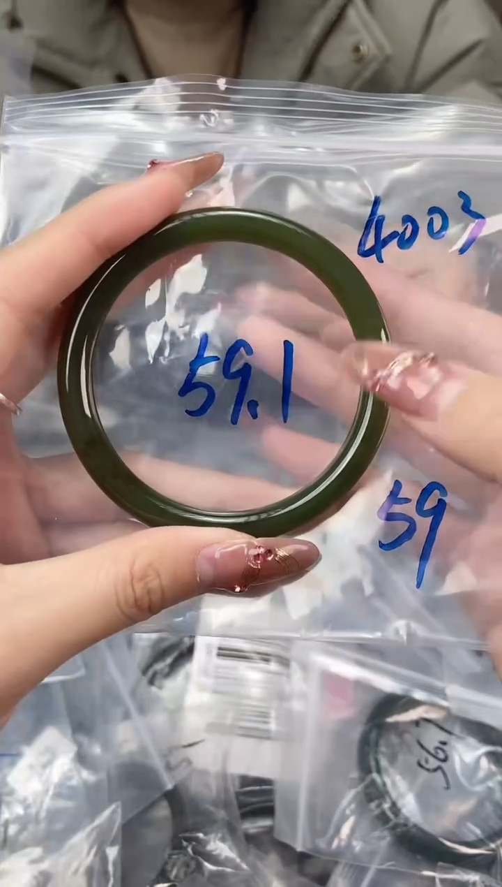 【闪购商品】和田玉手镯未镶嵌微瑕手镯4003