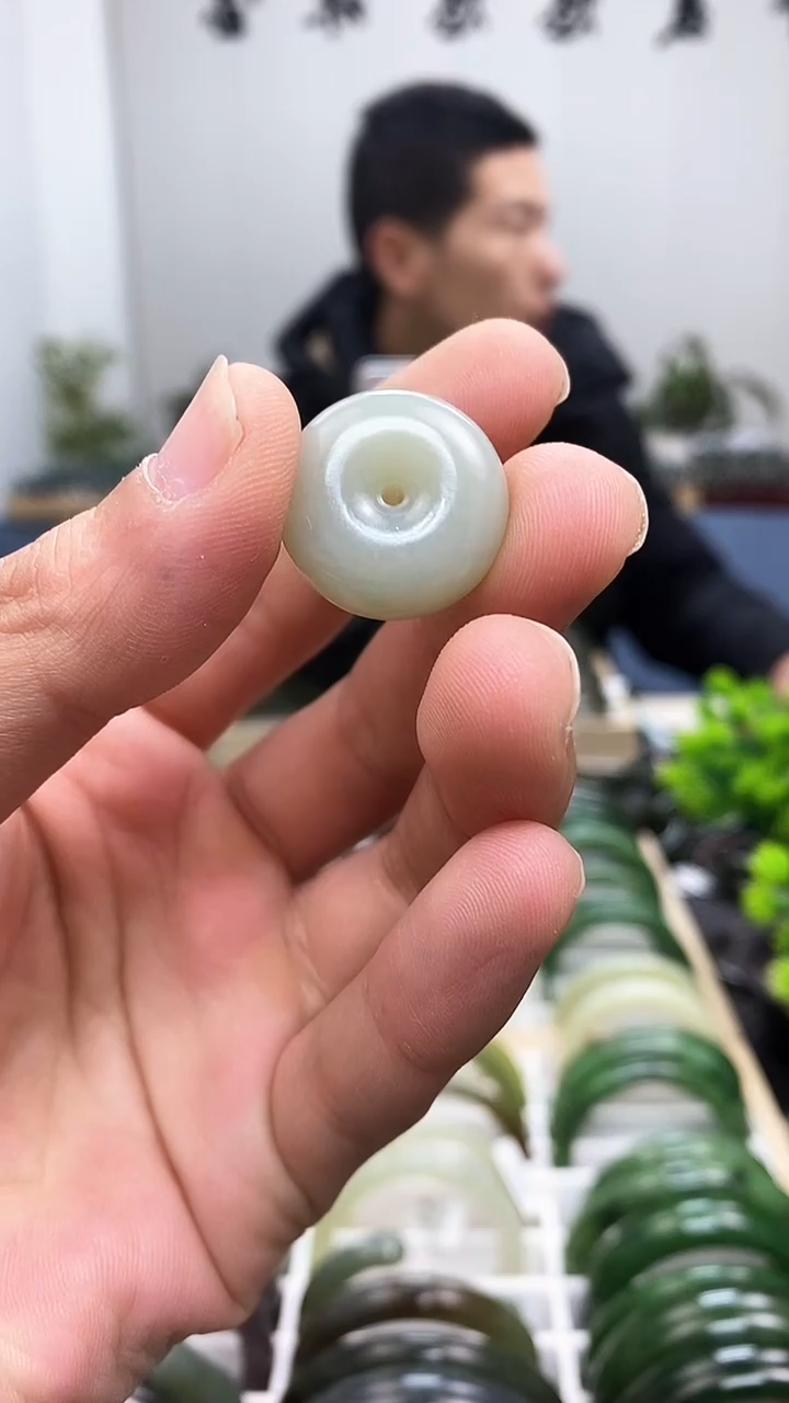 【闪购商品】和田玉手镯未镶嵌22mm