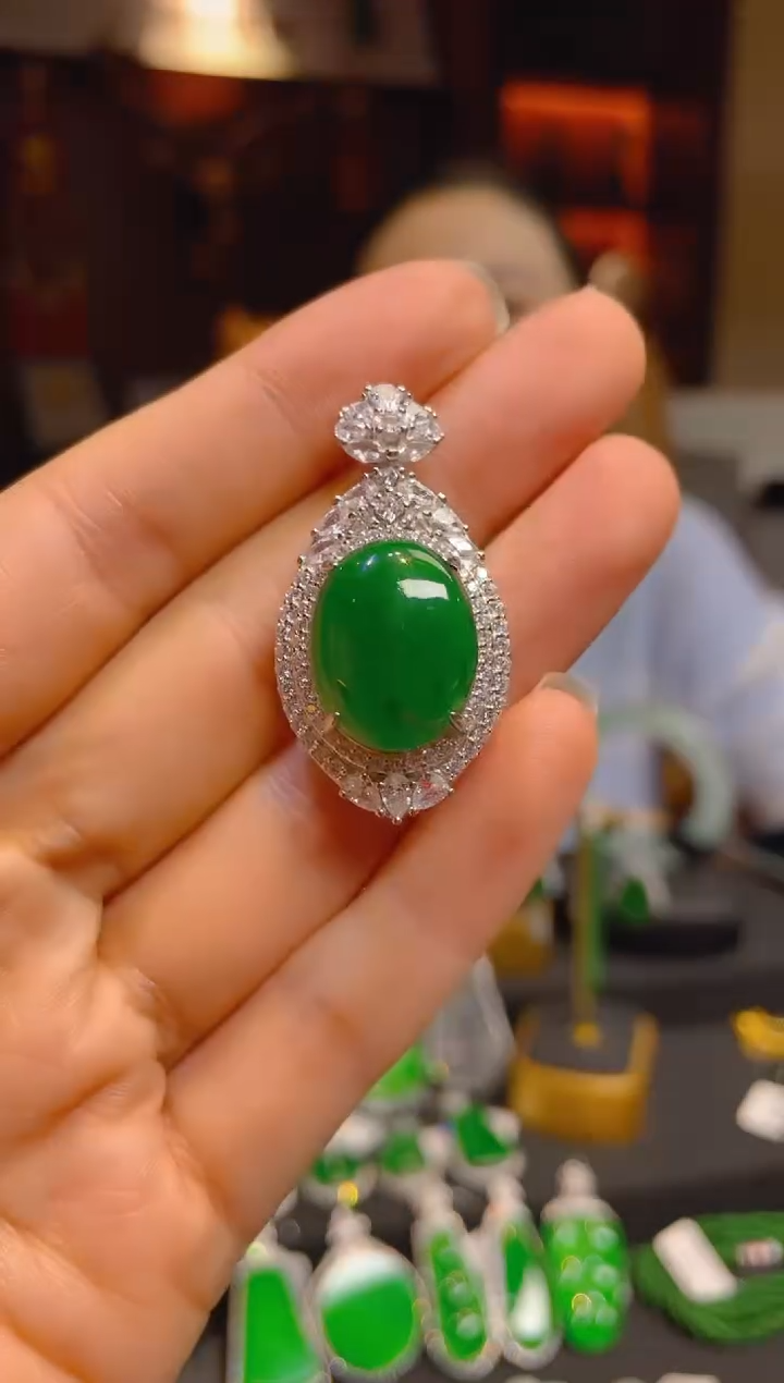 【闪购商品】翡翠颈饰银S925镶嵌117480天然A货翡翠蛋面