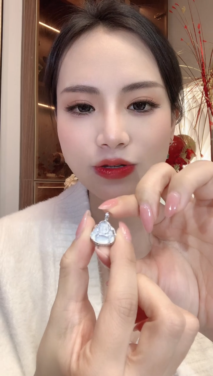 【闪购商品】翡翠吊坠(不含链)18K金镶嵌A5