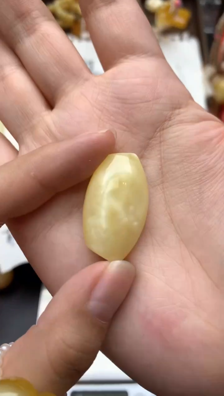 【闪购商品】未镶嵌琥珀珠宝奇石051琥珀蜜蜡花粉有纹小坑介意勿拍