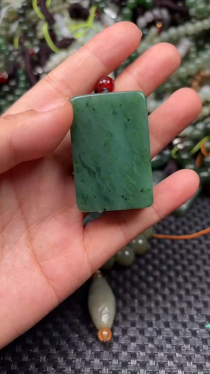 和田玉未镶嵌颈饰1