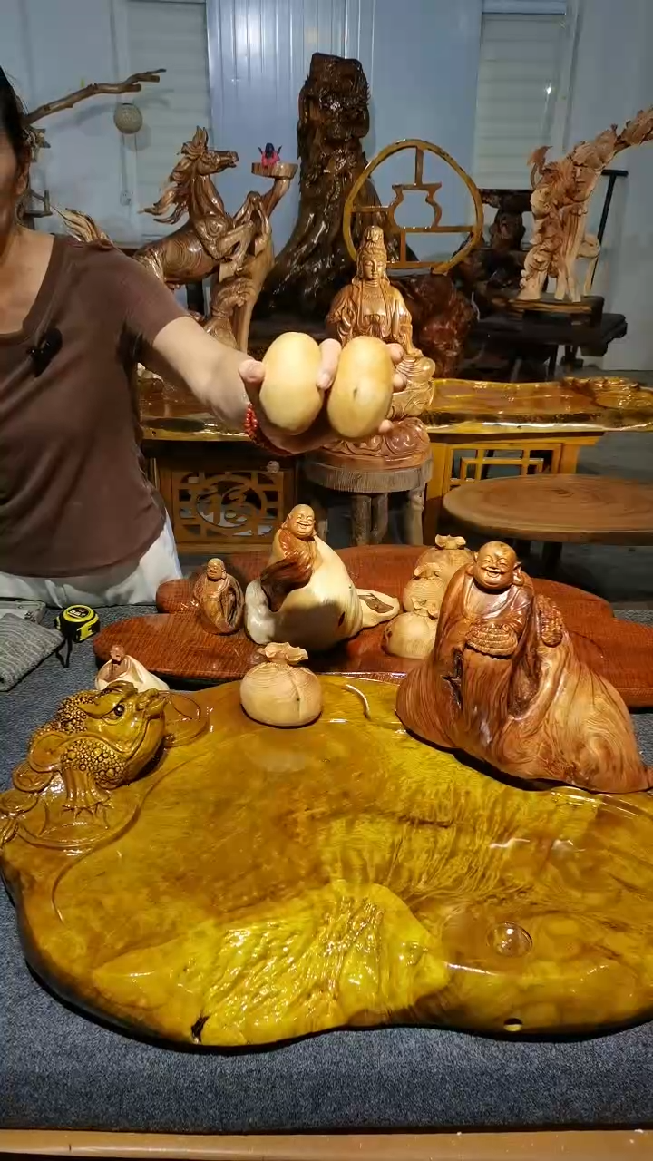 木漆**阁崖柏，手工雕刻，鹅蛋型手把件摆件