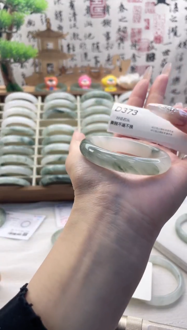 未镶嵌手镯石英质玉微瑕373