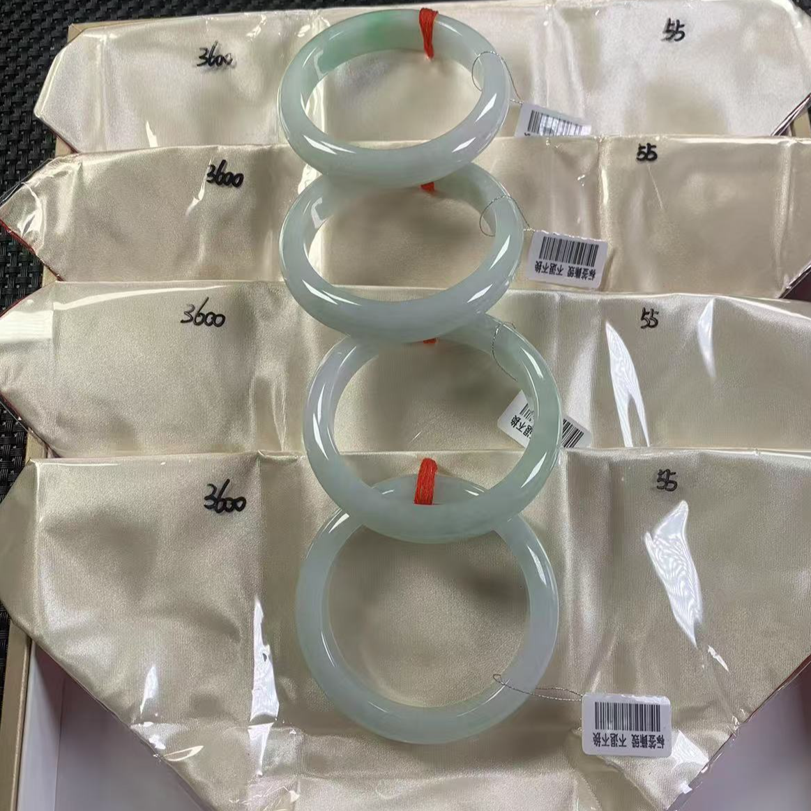 天然缅甸翡翠A货手镯多样性发货，发一件