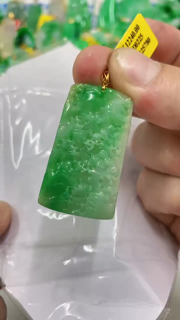 【闪购商品】翡翠18K金镶嵌颈饰挂件