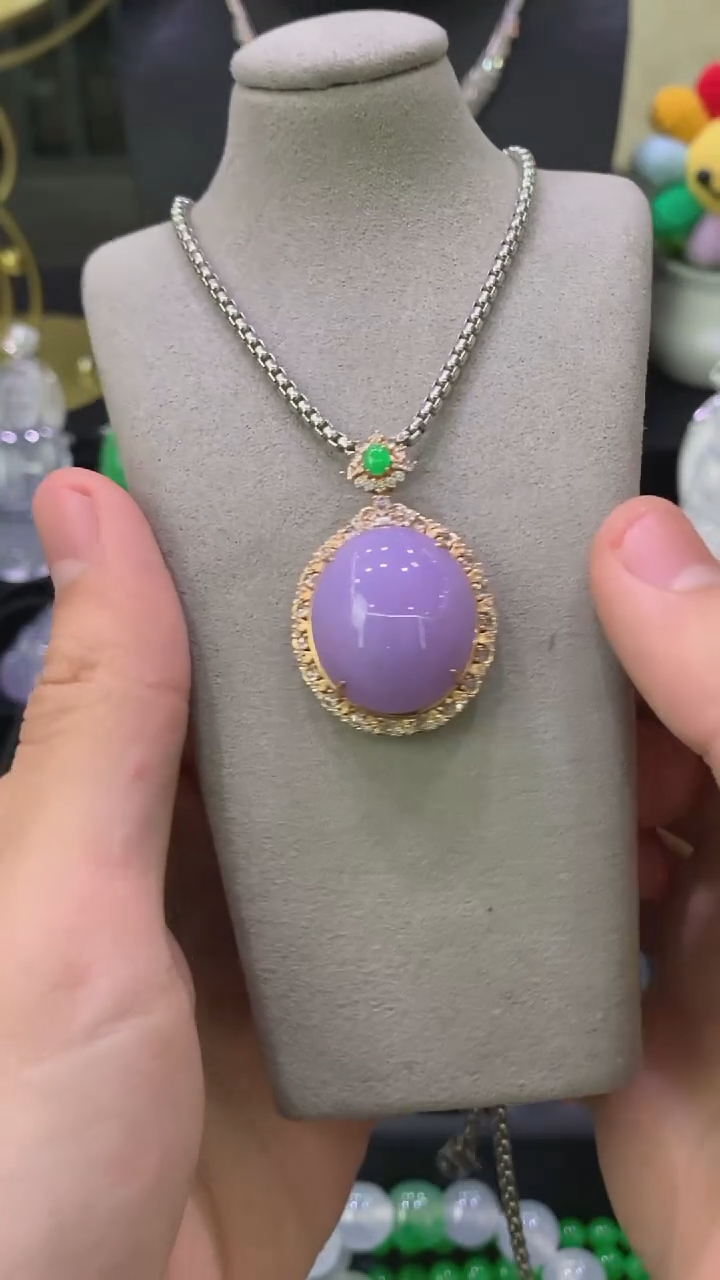 颈饰18K金镶嵌翡翠吊坠