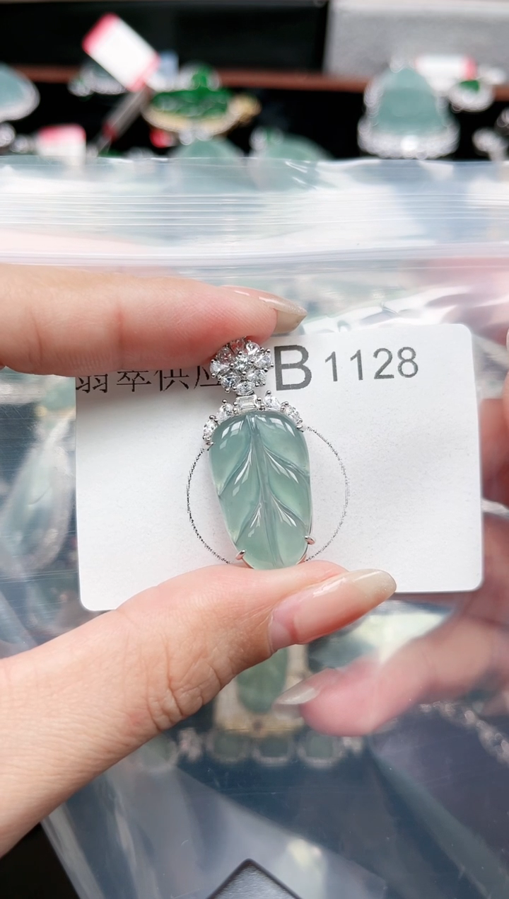 【闪购商品】翡翠颈饰未镶嵌1128赠皮绳