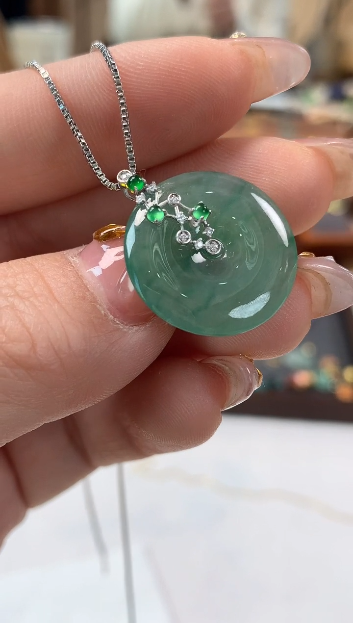 【闪购商品】翡翠吊坠(不含链)18K金镶嵌平安扣