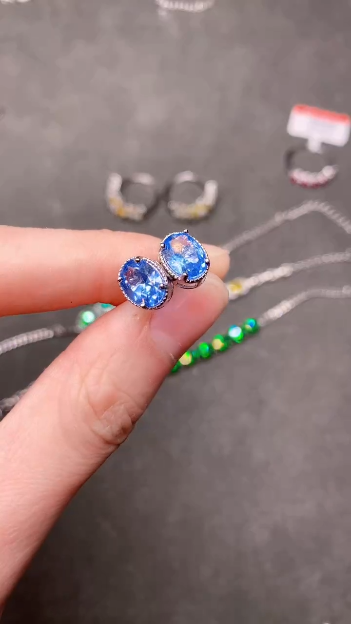 【闪购商品】海蓝宝石耳钉银S925镶嵌.......