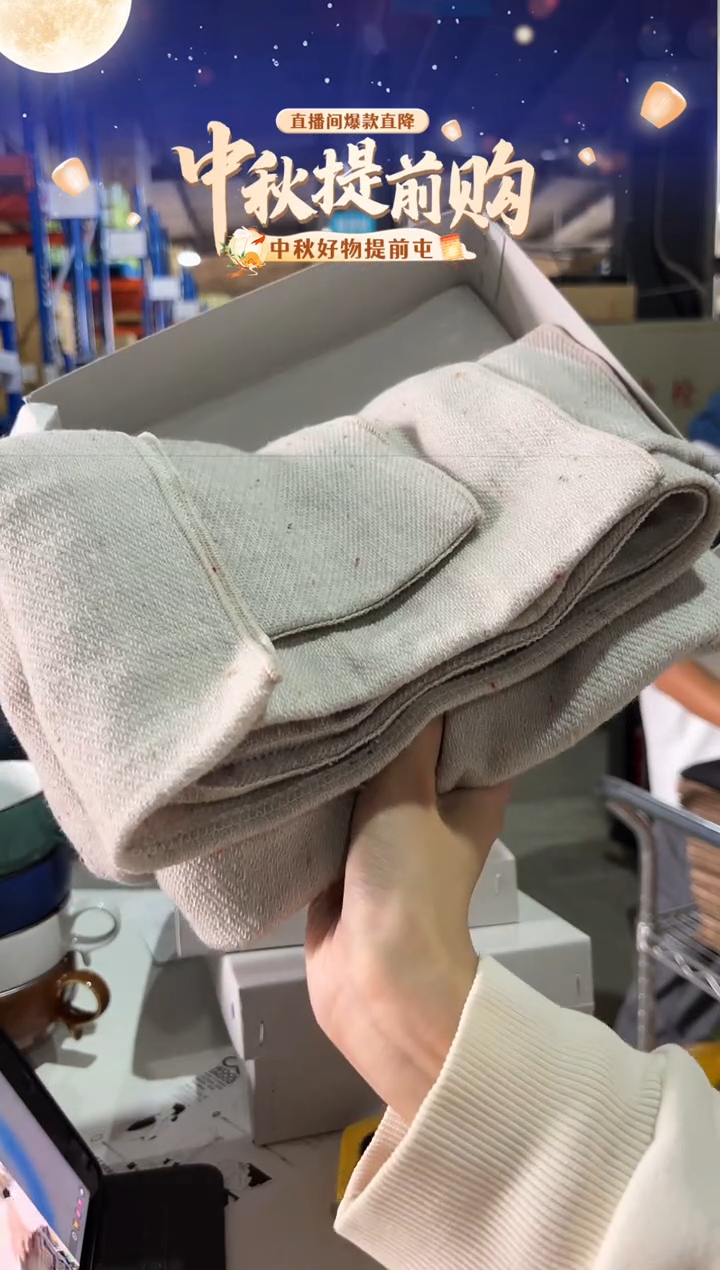 搪瓷米白色 TSU TSU WOOL SNOOD