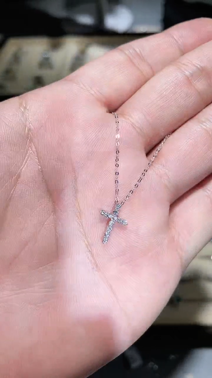 【闪购商品】钻石颈饰18K金镶嵌0.19ct