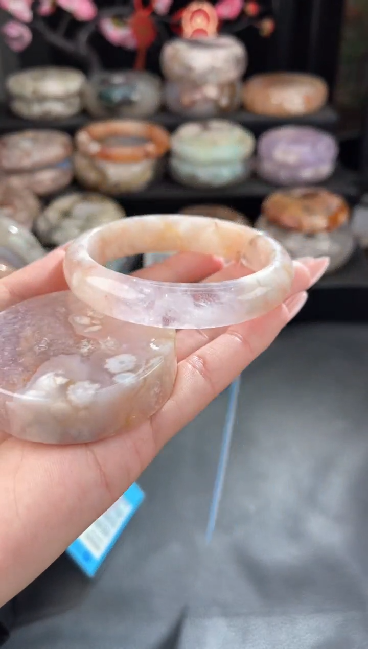 【闪购商品】石英质玉手镯未镶嵌樱花玛瑙57