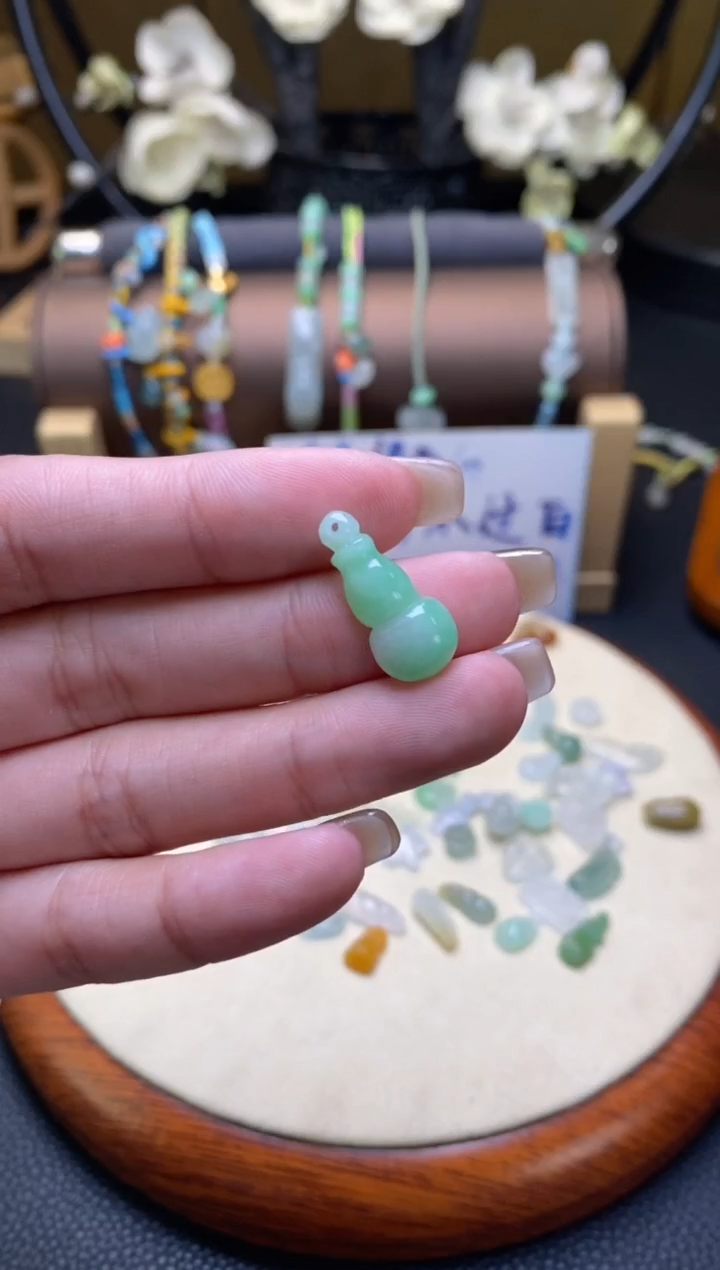 颈饰未镶嵌翡翠青****冰净货15767