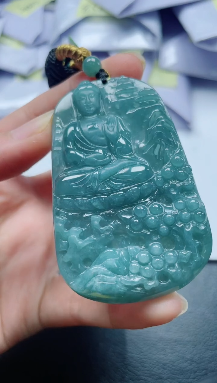 翡翠未镶嵌颈饰          