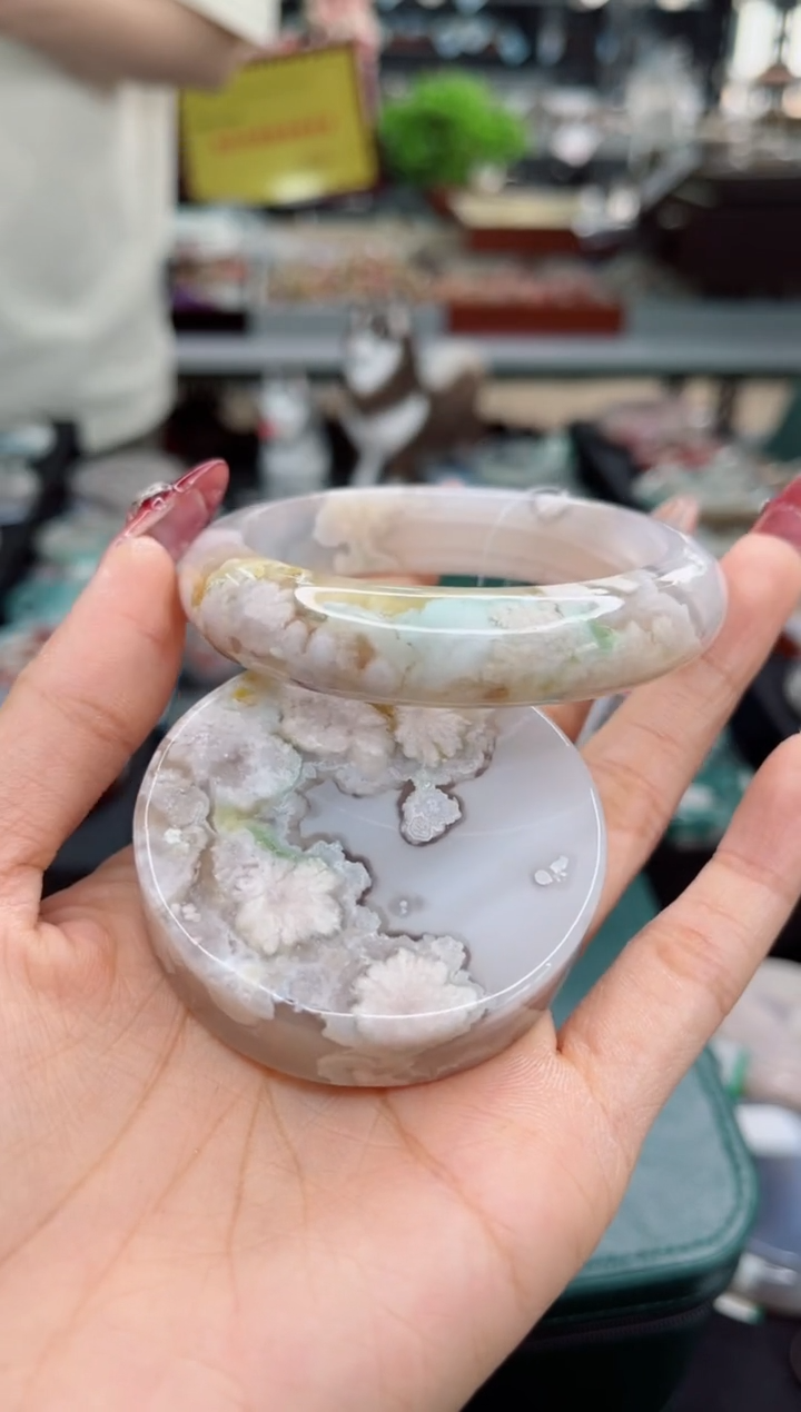 【闪购商品】石英质玉手镯未镶嵌57圈口（赠品镯心）682