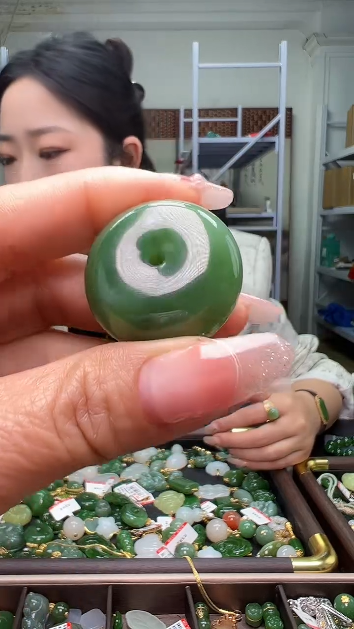 颈饰未镶嵌和田玉有内裂（多样性发货.发其一)12.10.80