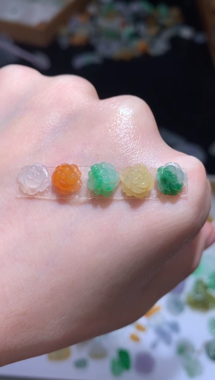 未镶嵌定制翡翠一套玫瑰花