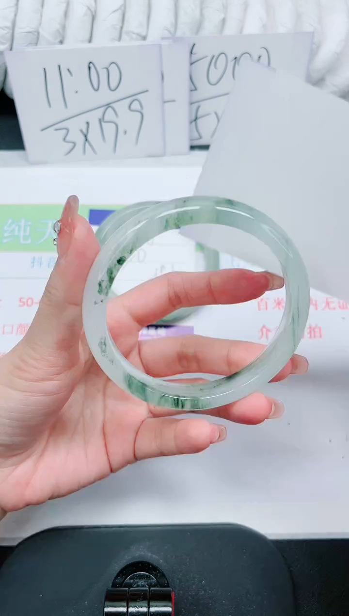 【闪购商品】石英质玉手镯未镶嵌51