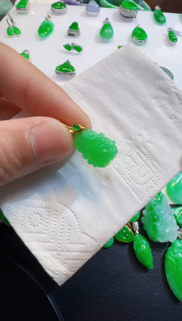 翡翠18K金镶嵌吊坠(不含链)白菜