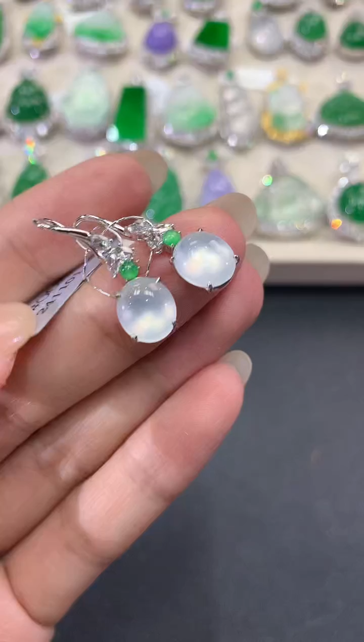 【闪购商品】翡翠耳饰18K金镶嵌q182          